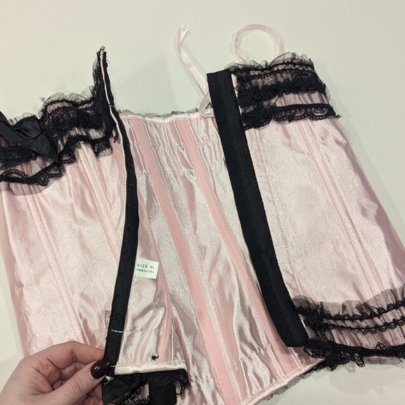Pink Satin Corset With Black Lace and Bows Details - Picture 4 of 7